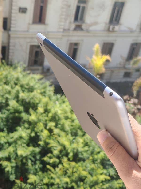 IPad 6th generation 128gb WIfi+Sim 4