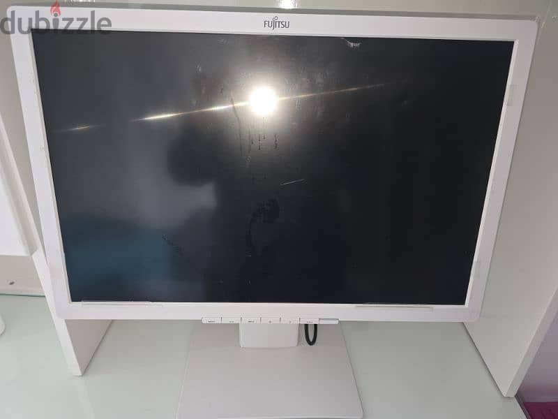 22 inch Fujitsu Screen 1