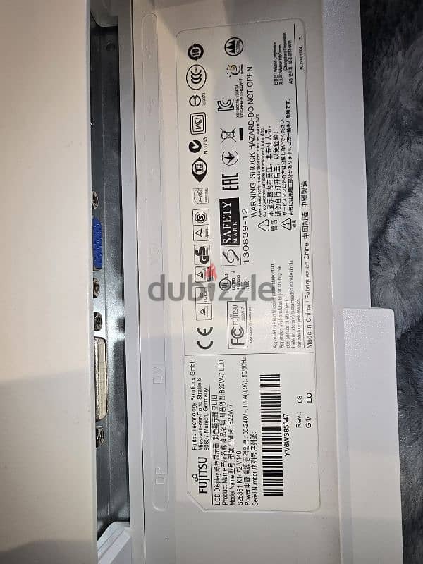22 inch Fujitsu Screen 2