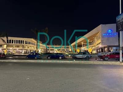 محل ارضي  للبيع متشطب بالتكييفات في ويست جيت , مدينة 6 اكتوبر