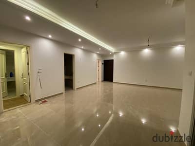 شقة فاخرة نص مفروش للإيجار في فيليج جيت