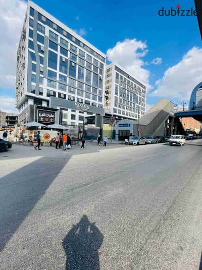 محل تجارى للبيع في اكبر مول تجاري وادارى على جسر السويس الرئيسى