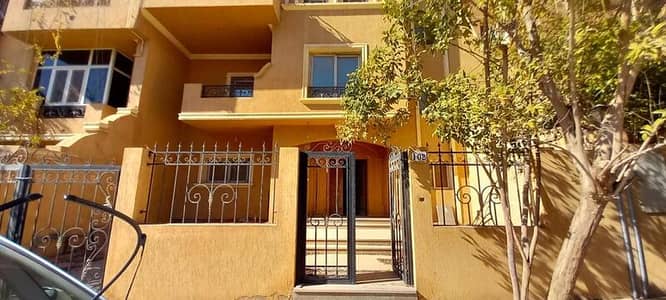 Family Townhouse Middle for Sale in Les Rois Compound – New Cairo