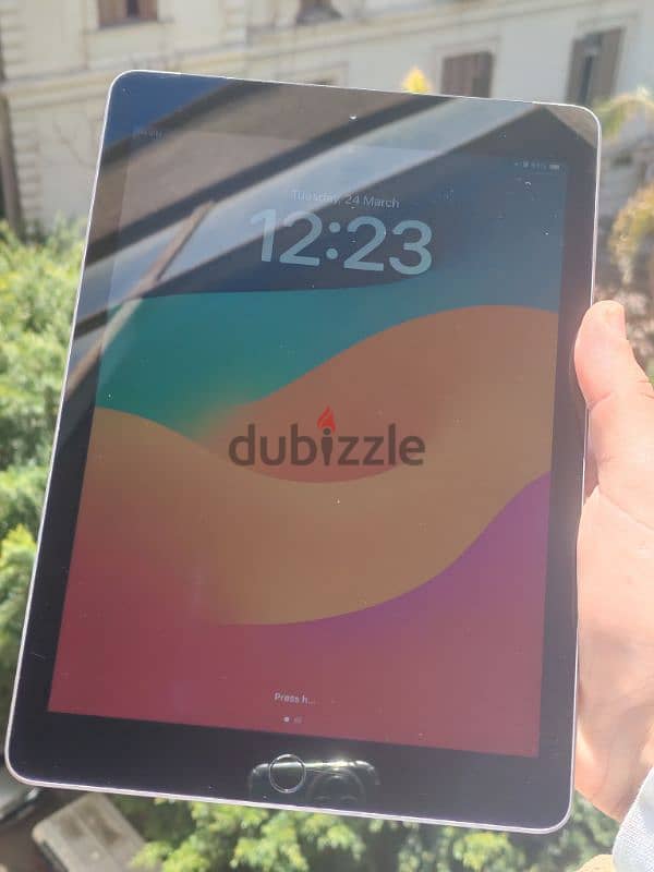 IPad 6th generation 128gb WIfi+Sim 7