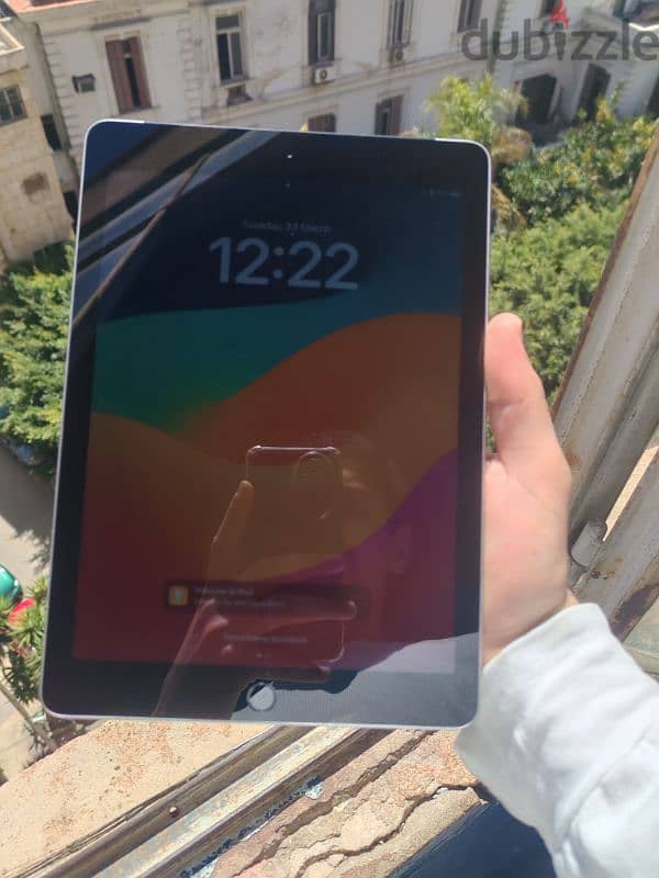 IPad 6th generation 128gb WIfi+Sim 10
