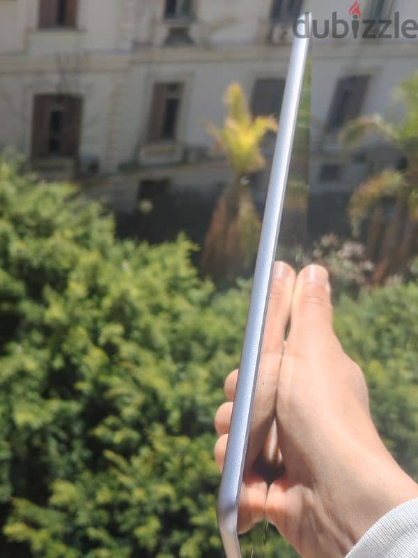IPad 6th generation 128gb WIfi+Sim 3