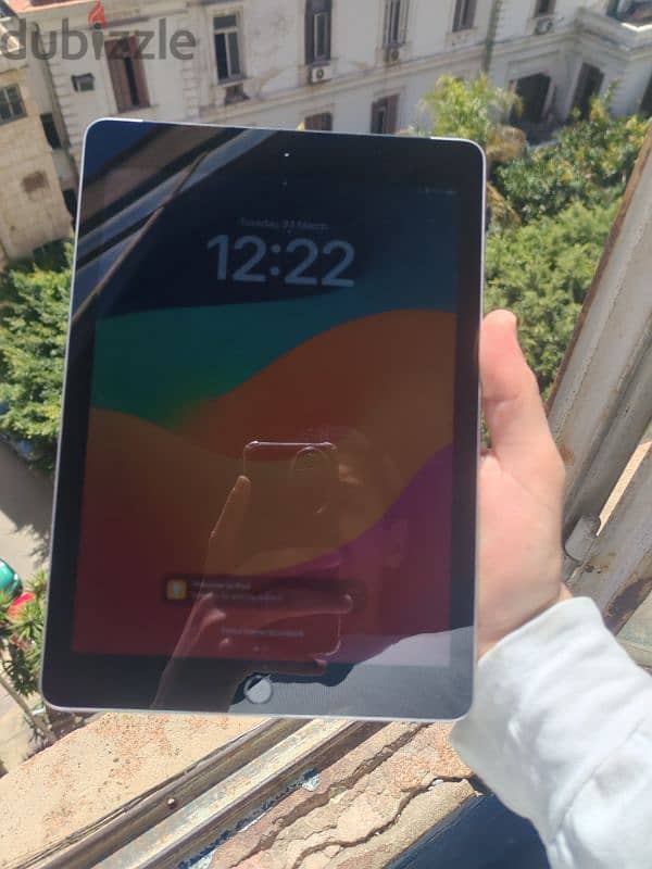 IPad 6th generation 128gb WIfi+Sim 11