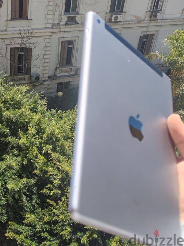 IPad 6th generation 128gb WIfi+Sim 5