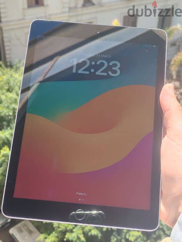 IPad 6th generation 128gb WIfi+Sim 8