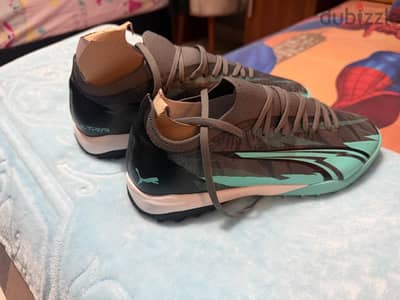 New Puma football shoes size 42 from Qatar no box New Puma football shoes size 42 from Qatar no box