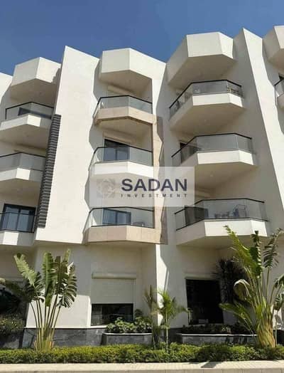 Apartment for sale, fully finished, in Al-Jar compound, with installments over 7 years, in a prime location on the Suez Road - in front of Madinaty Ga
