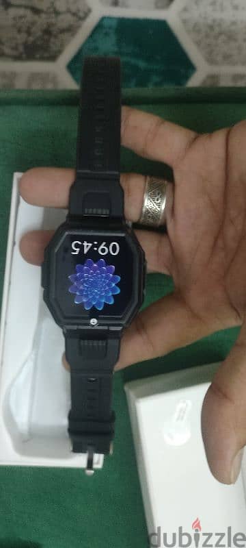 ساعه سمارت رياضيه بها مكالمات بلوتوث وقياسات معتمده وضد المياه سباحه