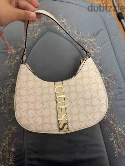 شنطة  guess  اصليه