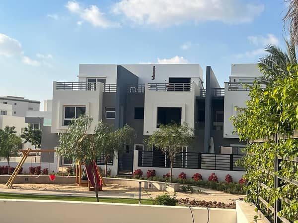 Lowest-priced 250 sqm villa for sale at Hyde Park, 3BR, landscape view, 5% down payment, prime location next to Mivida, New Cairo.