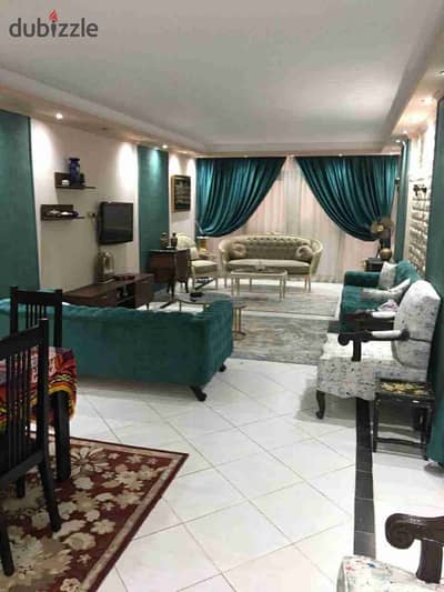 شقه للبيع في أرض الجولف 130 م عمارات المروه دور ثالث اسانسر 2 غرفه 2 حمام رسبشن 3 قطع َ