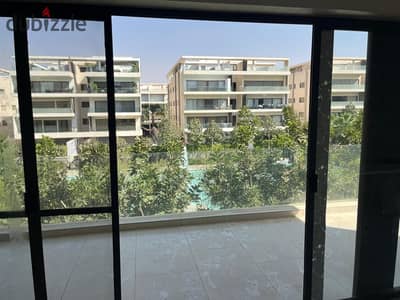 شقة في القاهرة الجديدة تطل مباشرة على البحيرة، تشطيب كامل مع مكيفات ومطبخ 3 bedrooms3 and bathrooms