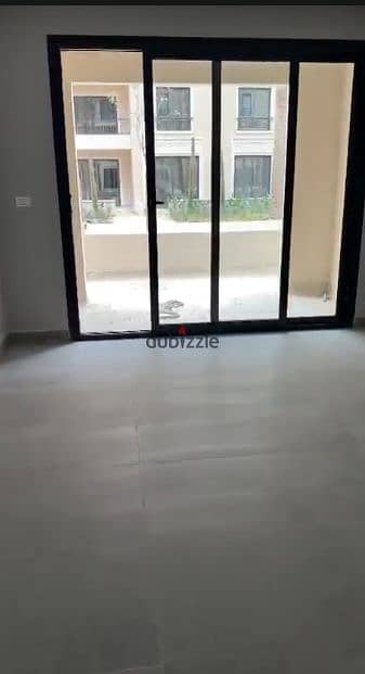 شقة الطابق الأرضي، ١٧٧ مترًا مربعًا، مع غرفة مربية كمبوند فيلدج ويست، الشيخ زايد، درة، جاهزة للسكن ومجهزة بمكيفات هواء.