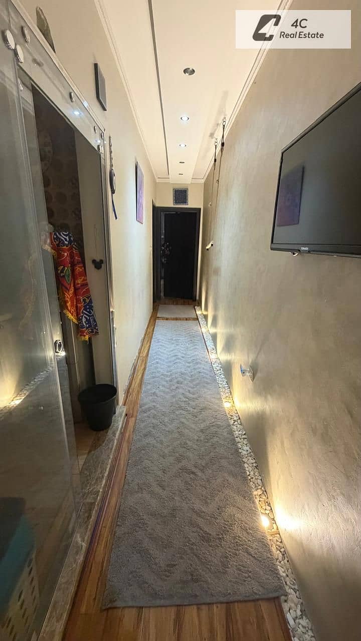 2 BR Apartment in Mountain View Hyde Park, photo 5 of 12