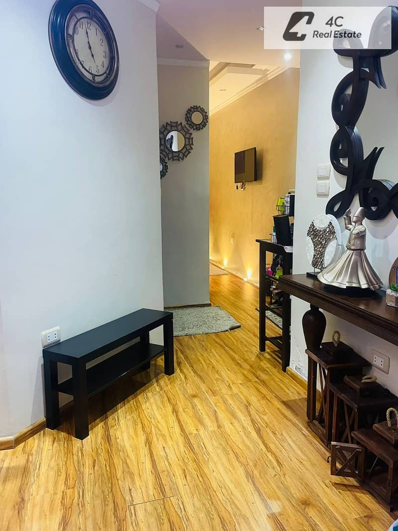 2 BR Apartment in Mountain View Hyde Park, photo 4 of 12
