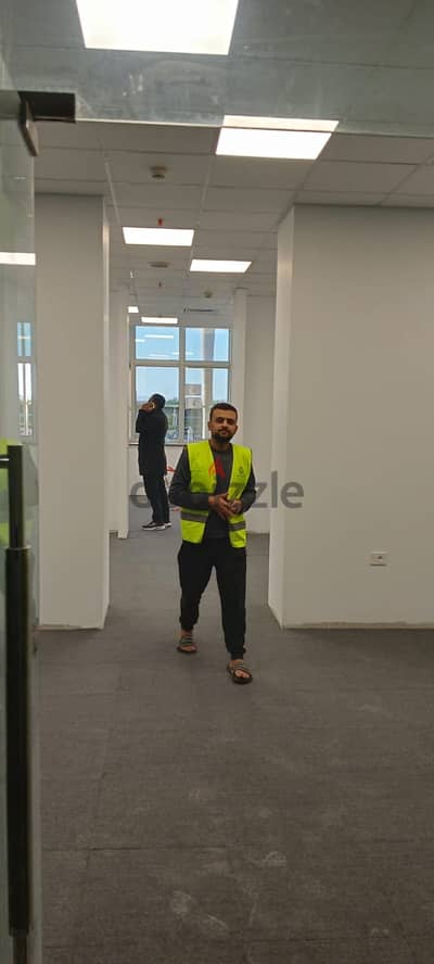 تركيب موكيت عازل للصوت الرطوبة ضد الحريق للمكاتب و الشركات بديل السجاد