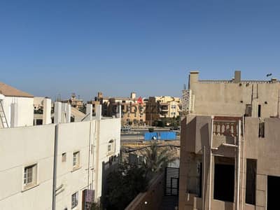 شقة  250 م حي الفلل و القصور  دور تاني أسانسير و خطوات من مول أسبانيا بلاز خلف الفيلا شارع البستان نصف تشطيب . عداد كهرباء و عداد مياة  تسهيلات 6 شهور