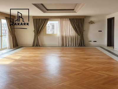 شقة سكنية للإيجار في شيراتون بمربع الوزراء و مكيفة