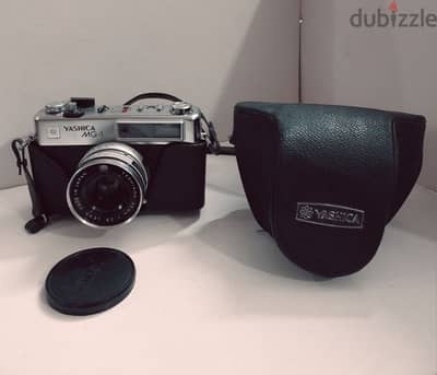 كاميرا أنتيك Yashica MG-1 أصلية بالجراب – ياباني