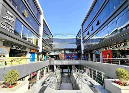 مطعم في التجمع أمام واتر واي 2 علي شارع التسعين مباشرة