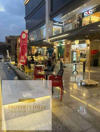 For sale at a bargain price: a retail shop in New Cairo on 90th Street, directly in front of Concord Plaza.