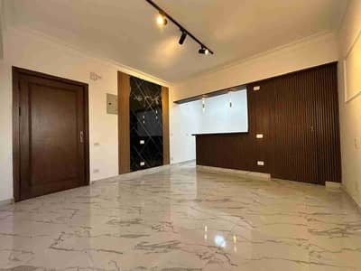 فرصة للسكن الراقي و الاستثمار بعائد ممتاز استوديو للبيع في سرايات المعادي شارع 9 الرئيسي وسط المطاعم و البراندات العالمية و المحلات الأجنبية