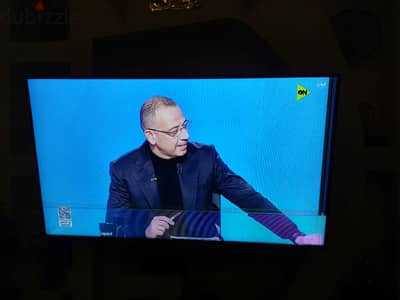 شاشة سامسونج  AU8100 55 TV سمارت تحتاج تغيير بانل وتعمل بكفاءة