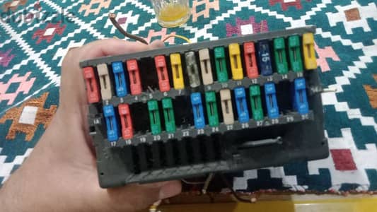 علبه فيوزات داخليه بيجو405