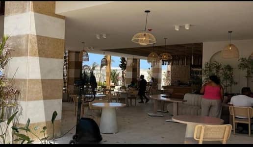 للبيع بسعر لقطه في سيشور راس الحكمه شاليه 67 متر 1غرف نوم 1 حمام مطبخ وريسبشن