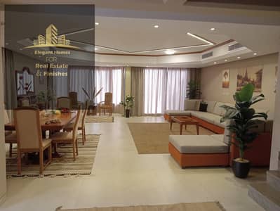 If you're looking for a 5-bedroom unit, first occupancy, American design, then this is what you're looking for.