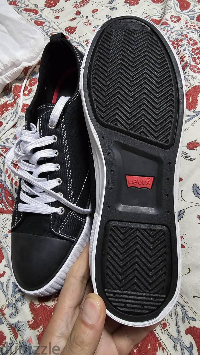 Levi's sneakers 1