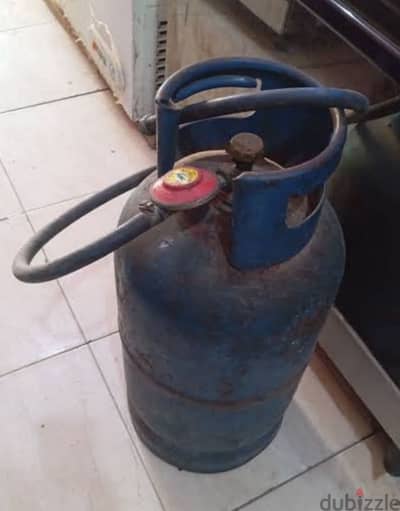 انبوبه بالخرطوم والمنظم بها غاز