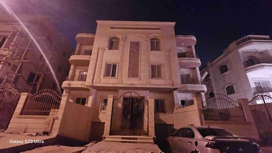 شقــة 235 متر 4 غرف للايجــــار او القرنفل فيلات أمام الرحــاب مباشرة