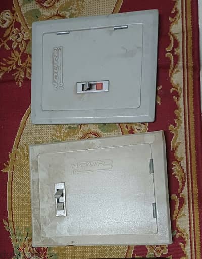 عدد ٢ لوحة كهربائية معدنية غير جديد