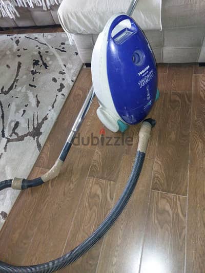 مكنسة توشيبا بحالة جيدة ولا يوجد بها اى اعطال
