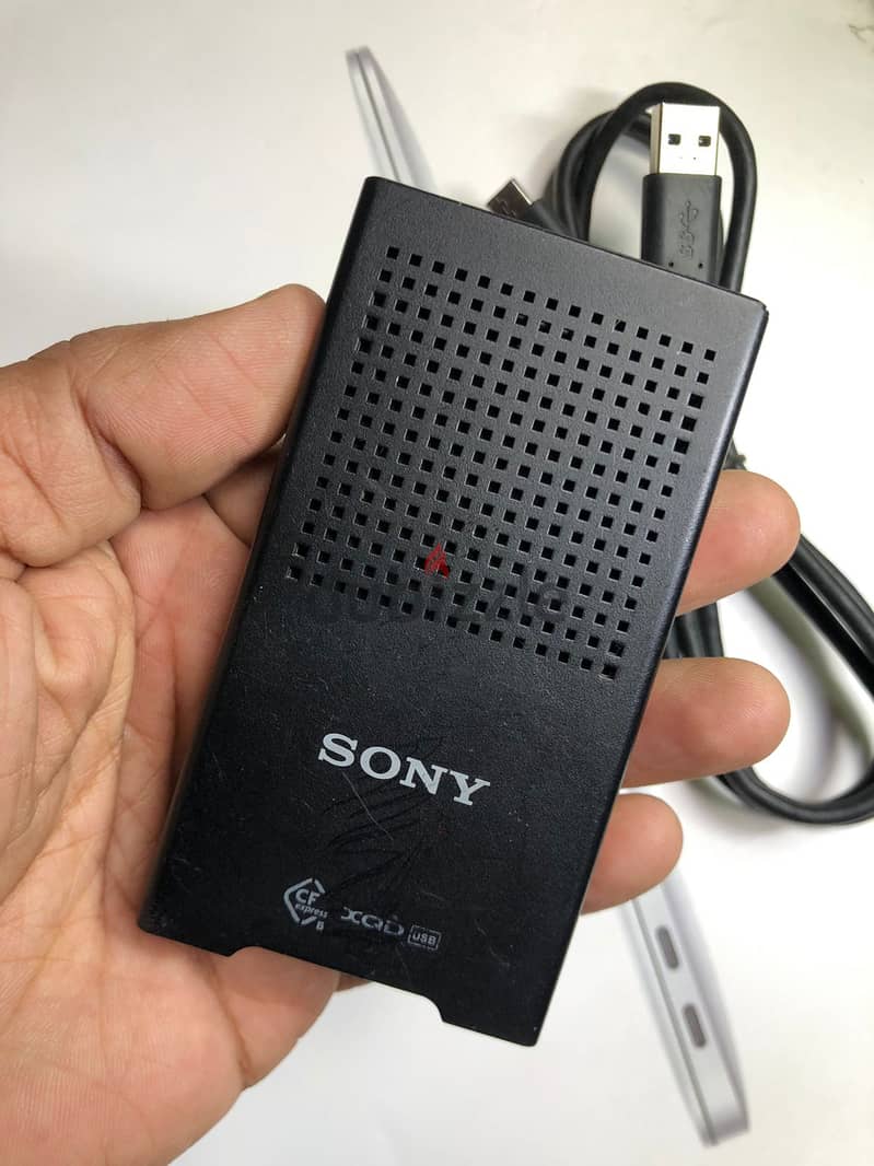 Sony MRW-G1 CFexpress Type B/XQD Memory Card Reader 3