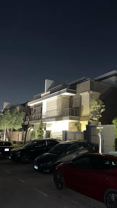 Villa Townhouse 158 m for sale under market price ready to move view landscape for sale in Taj City