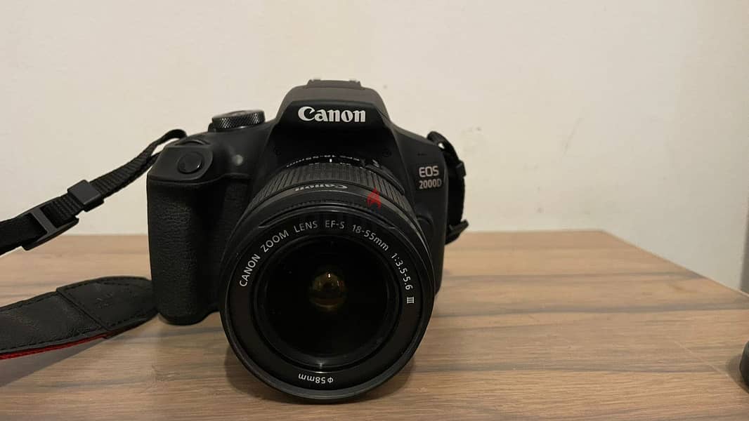 Camera Canon EOS 2000D DSLR 3