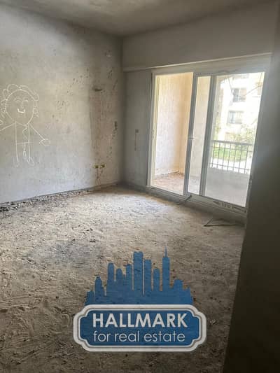 For sale in stone compound New Cairo Corner apartment Lake view