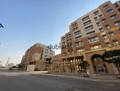 For sale at the lowest price, a ready-to-operate commercial shop with immediate occupancy, in the heart of the tourist promenade in Al Maqsad Compound