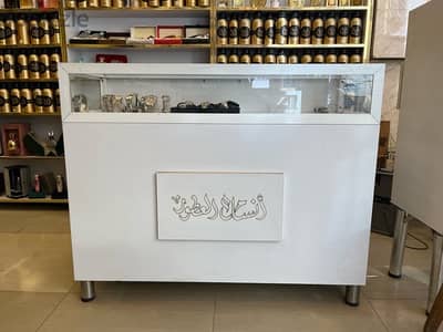 ديكورات محل عطور