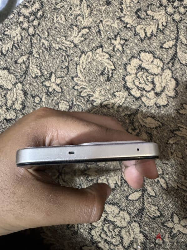 Realme 15t 4