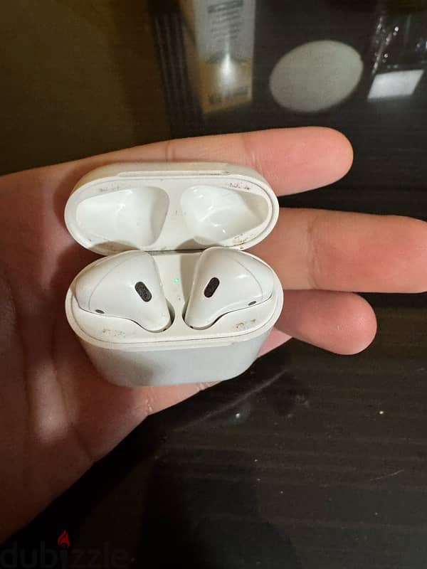 للبيع airpods 2 كنت جايبها من الكويت 2