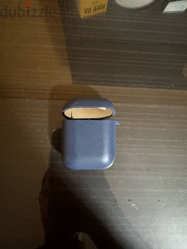 للبيع airpods 2 كنت جايبها من الكويت 5