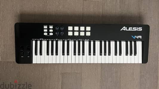 ميدي كيبورد Alesis v49 بحاله ممتازه بالكرتونه