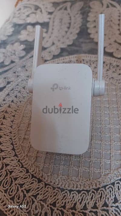 مقوي شبكة (Wi-Fi Extender).